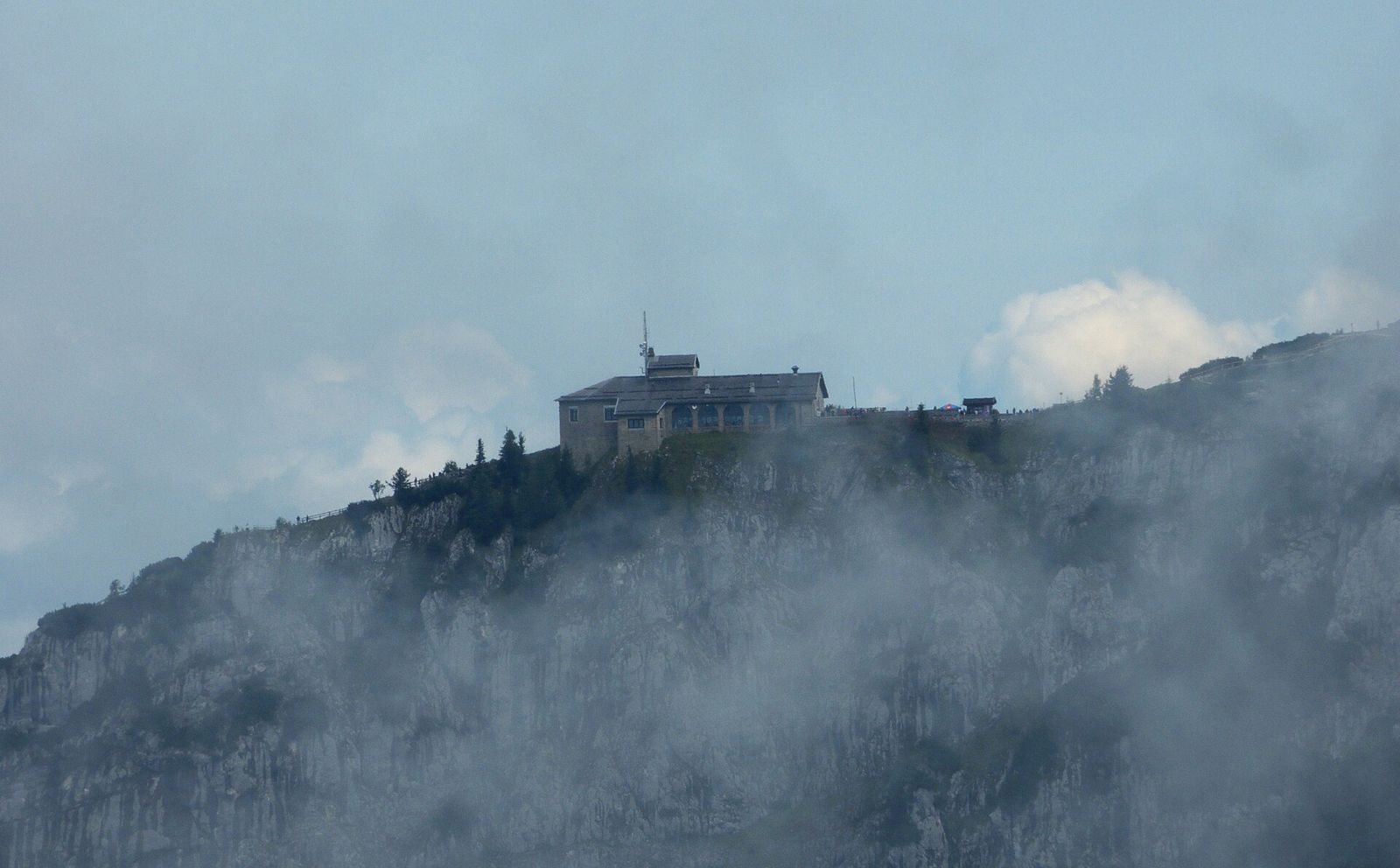 Le Kehlsteinhaus, le « nid d'aigle », au-dessus de la vallée