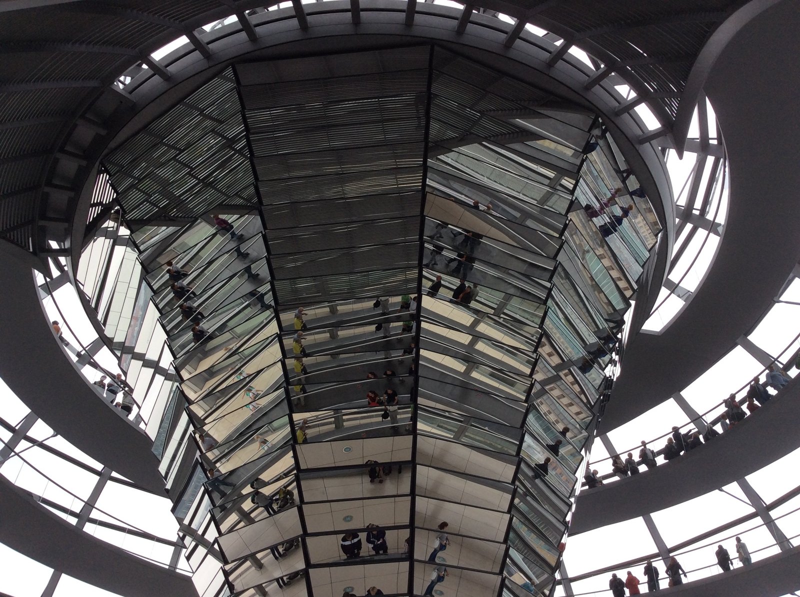 Dentro de la cúpula del Reichstag