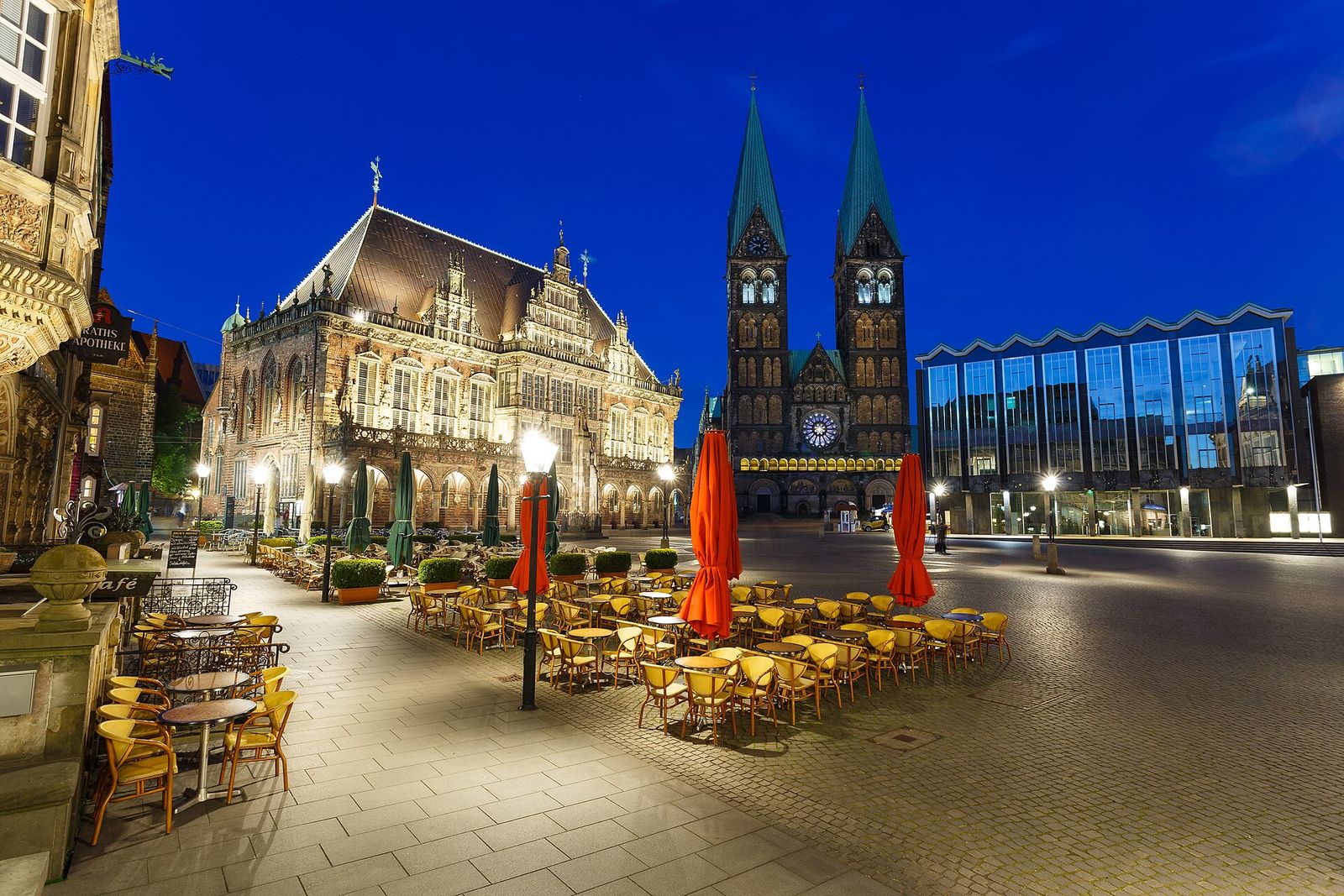 La place du marché de Brême, l'hôtel de ville et le Roland
