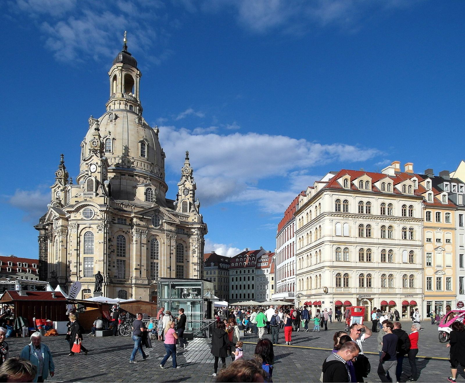 Die Frauenkirche und der Neumarkt in Dresden