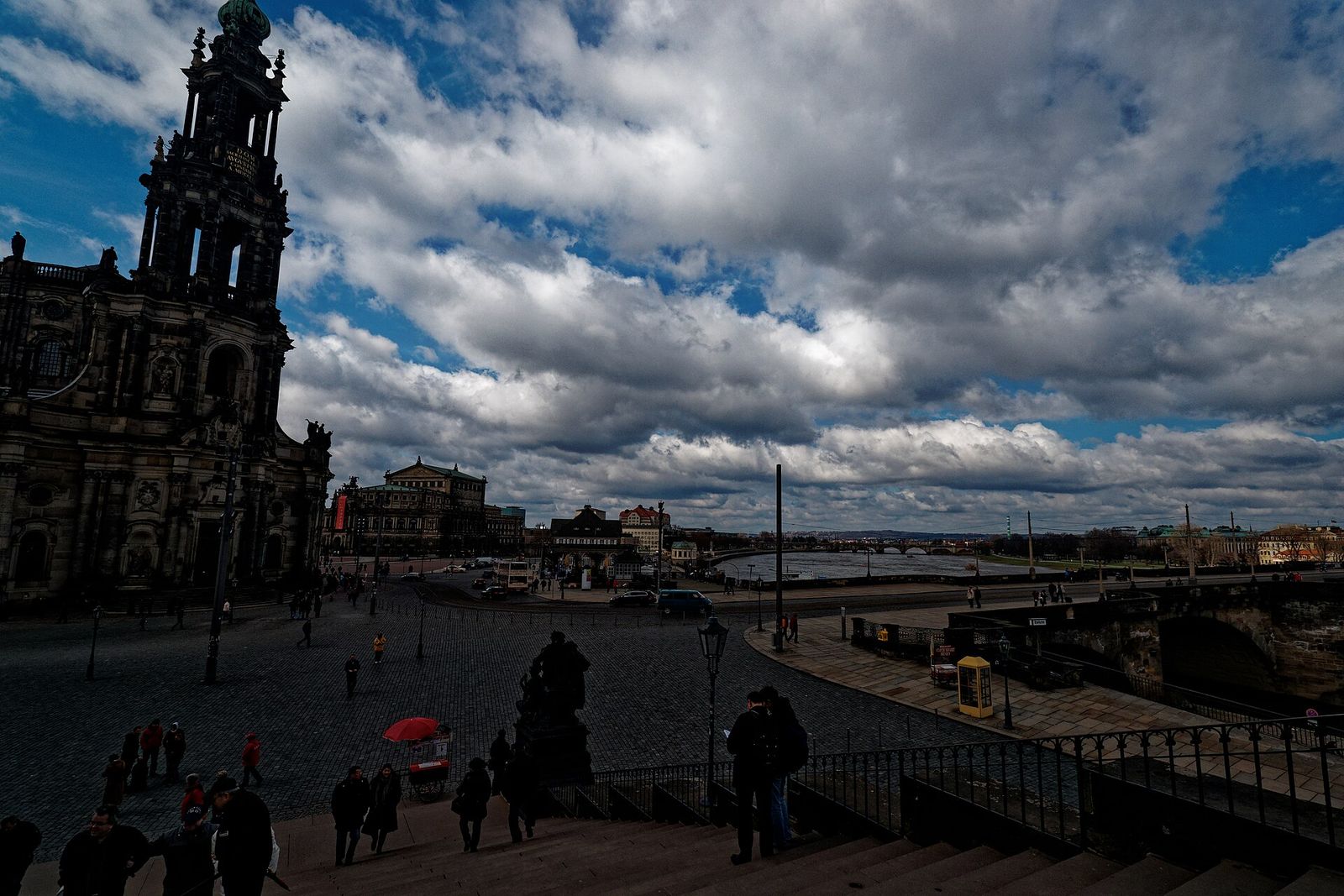 Die Elbe, die Brühlsche Terrasse und die Dresdner Altstadt