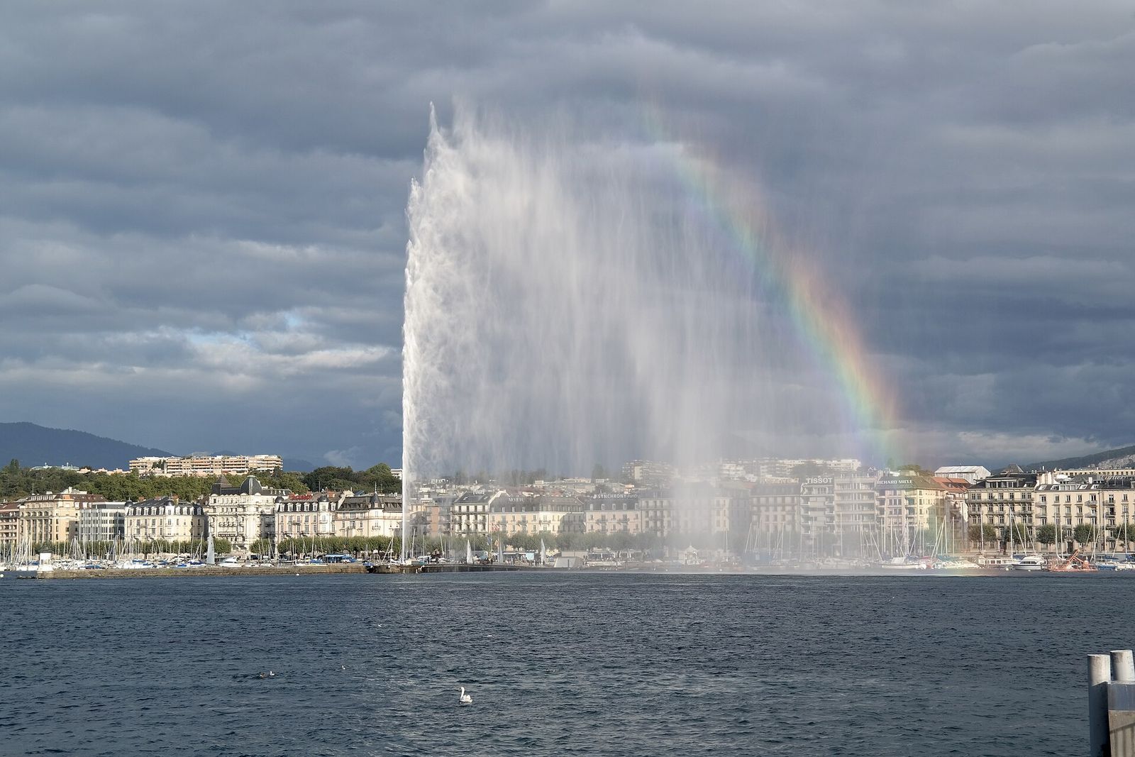 The Jet d’Eau and the harbour of Geneva