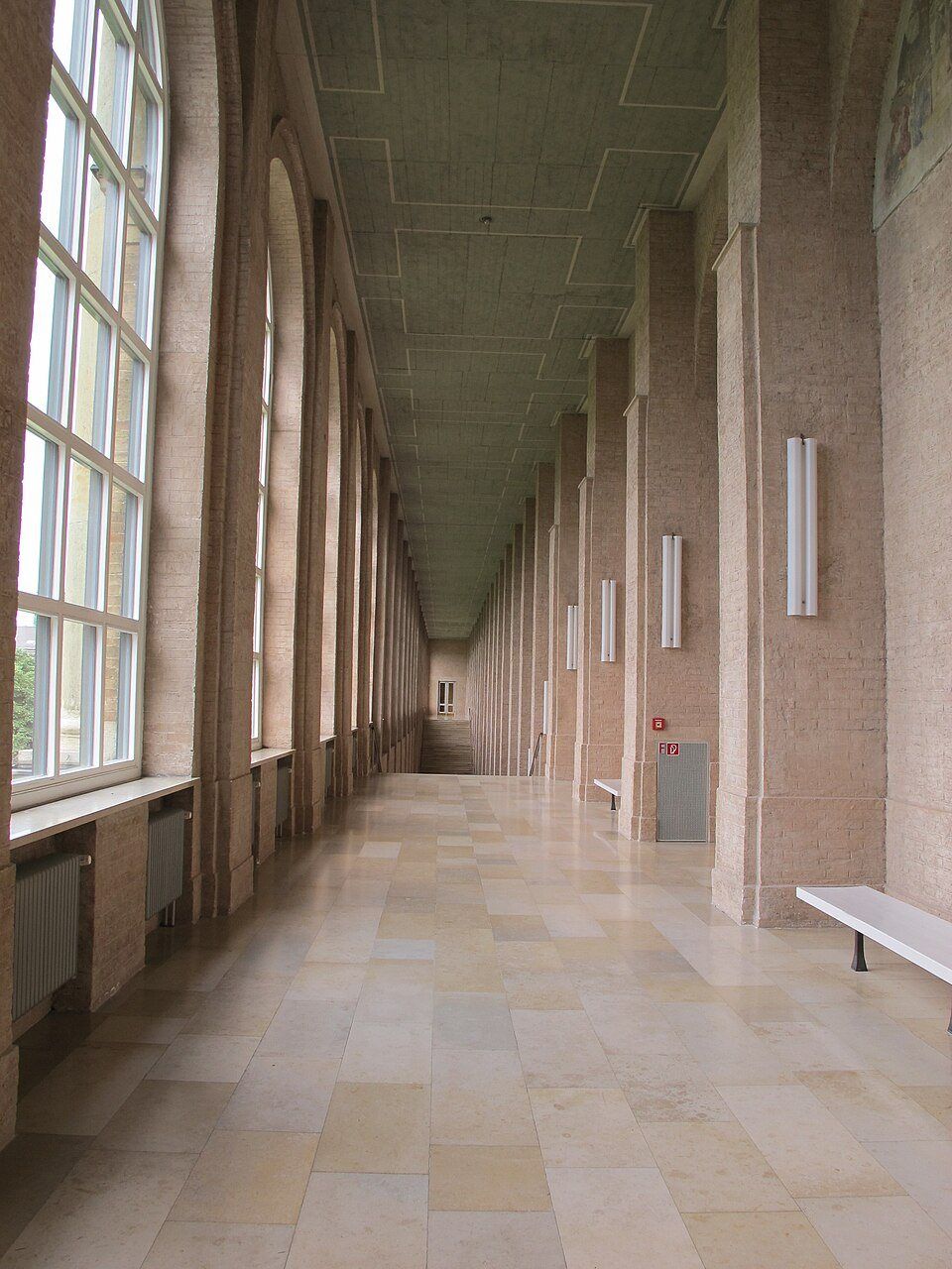 Une galerie lumineuse d'un musée munichois