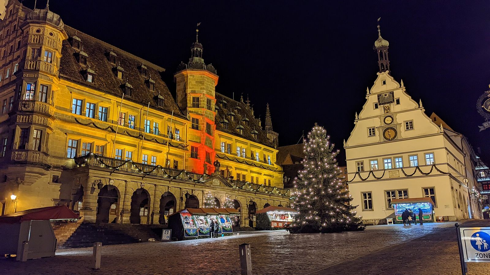 La place du marché et l'hôtel de ville de Rothenburg